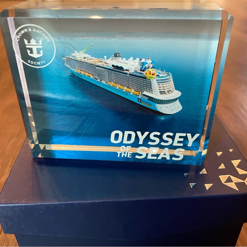 Perfect gift for cruisers! Royal Caribbean Odyssey of the Seas glass decoration